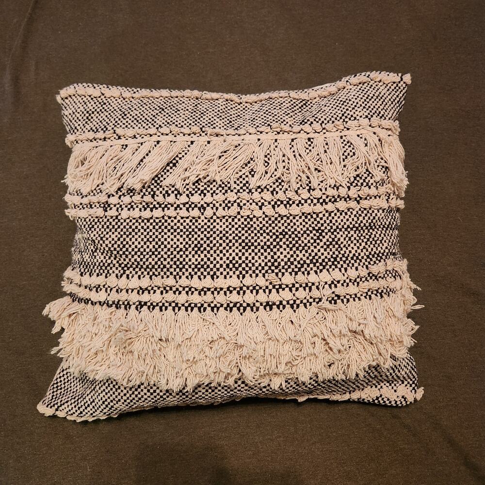 KIRKLANDS Throw Pillow 20 x 20 x 5 Boho Black Natural Chunky Knit Knotted Fringe